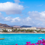 Vacaciones en Lanzarote: 7 noches en un resort 4* ideal para familias por 321€